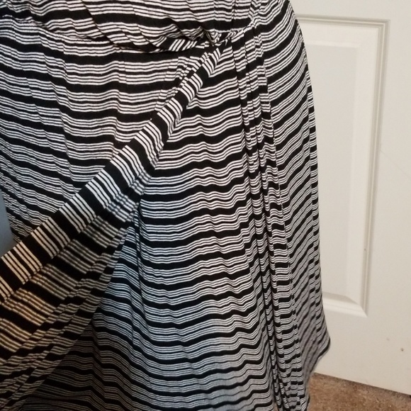 SALE! Faded Glory Black & White Striped Dress - Picture 3 of 4